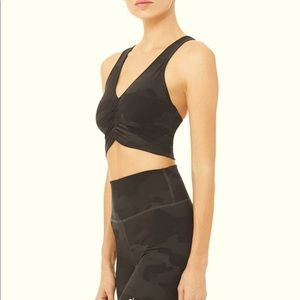 alo vapor wild thing bra in black camouflage size small like new